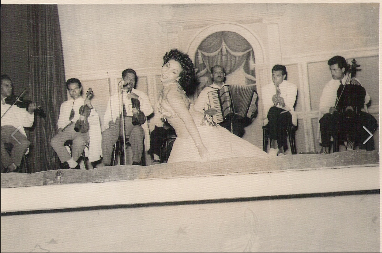 الراقصة نعمة مختار على مسرح كليوباترا بالإسكندرية  ١٩٥٨. 
