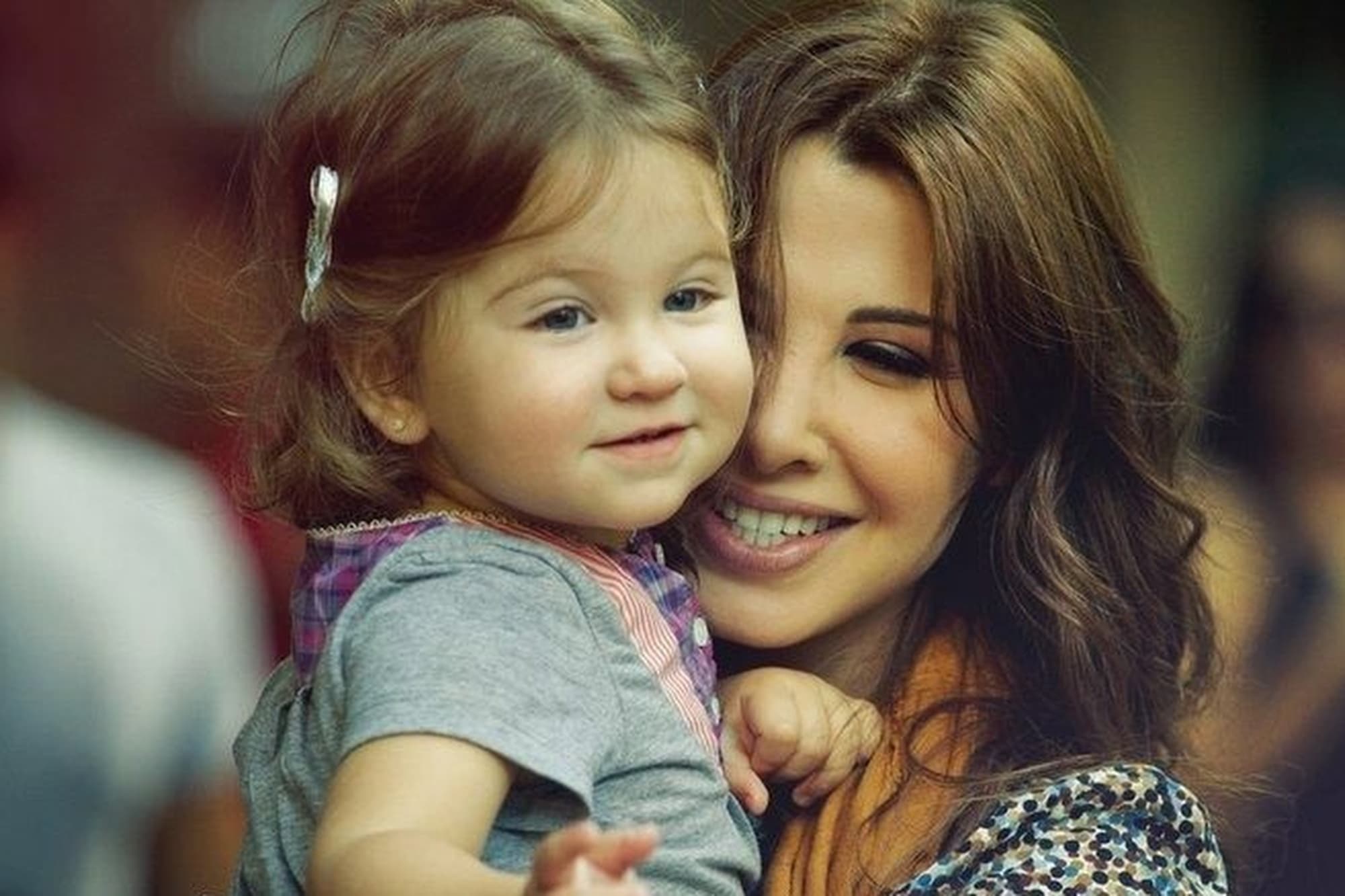 حبيبتي ملاك | كيف نعيد تشكيل علاقتنا بالأغاني العاطفية بعد الأمومة