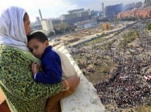 أمٌّ تهدهِد، ودولة تهدِّد